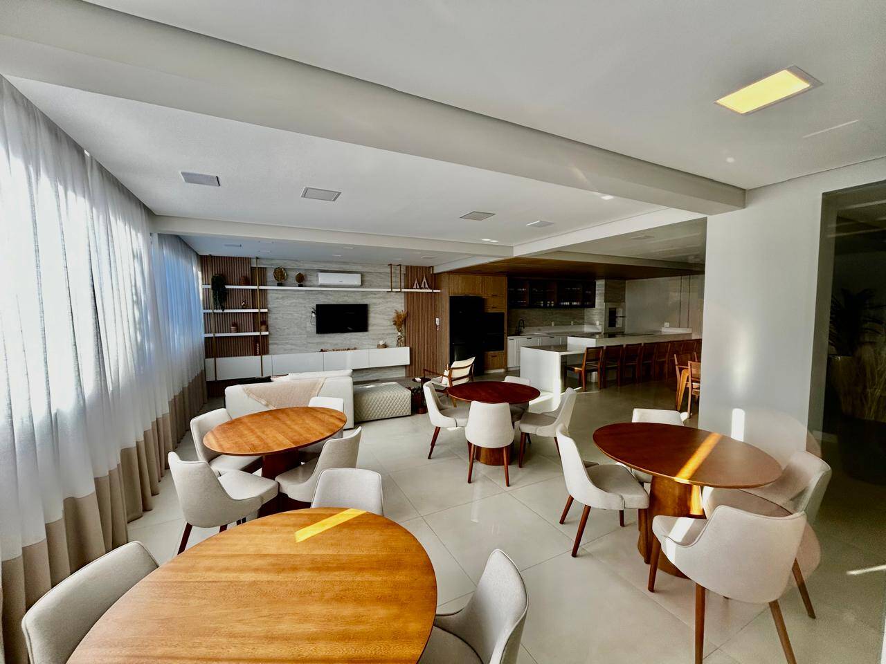 Apartamento à venda e temporada com 2 quartos, 84m² - Foto 29